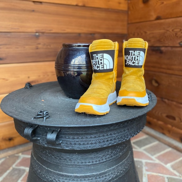 Women’s NORTH FACE yellow winter pull on boot 5 - Picture 2 of 3